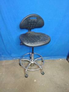 lot 4 image: Biofit Molded Self-Skinned Urethane Chair