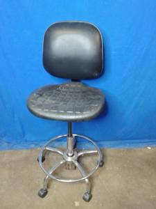 lot 7 image: Biofit Molded Self-Skinned Urethane Chair