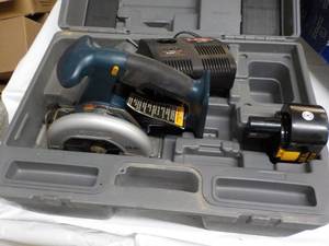 Ryobi 18 Volt as shown...