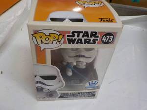 lot 11 image: Star Wars...