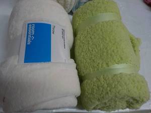 lot 20 image: 2 Throws...