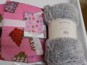 lot 21 image: 2 Throws...
