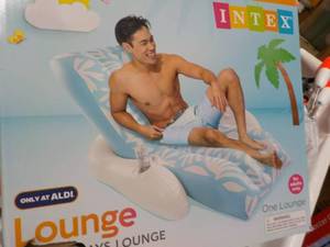 lot 73 image: Intex Lounge...