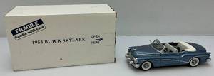 lot 7 image: Danbury Mint Die Cast v1953 Buick Ski Lark
