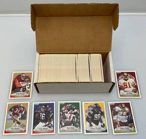 lot 78 image: Misc. Unsorted 1990 Fleer NFL Trading Cards