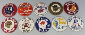lot 128 image: Vintage 6 NFL Team Collectors Buttons