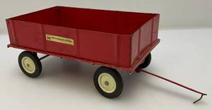 lot 129 image: Vintage INTERNATIONAL Preseed Steel Barge Wagon With Plastic Rims And Rubber Tires 116 Scale