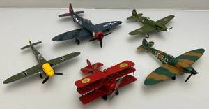 lot 138 image: Vintage Miniature Die Cast Planes (Most Propellers Need Repair)