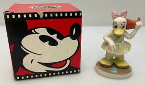 lot 164 image: Vintage Daisy Duck Bisque Figurine At The Beach Listening To Sea Shells  By The Sea 4