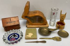 lot 176 image: Vintage Collectible Ashtrays, Banks & More