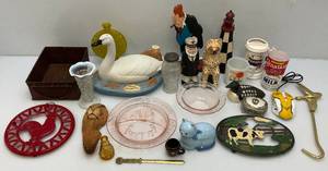 lot 178 image: Vintage Collectibles, Knick Knacks & More