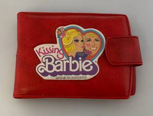 lot 198 image: 1979 Kissing Barbie Wallet