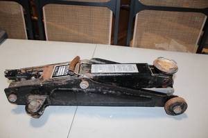 Used Sears Craftsman 5,000 LB Capacity Hydraulic Service Jack