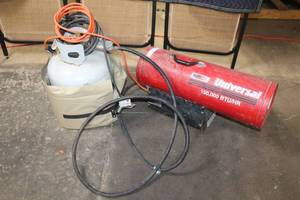 lot 34 image: Universal 150,000 BTUHR Propane Heater with Hose and Regulator