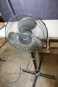 lot 44 image: DuraCraft Adjustable Standing Fan
