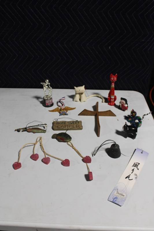 lot 205 image: Assorted Collection of Cat Figurines and Decorative Items