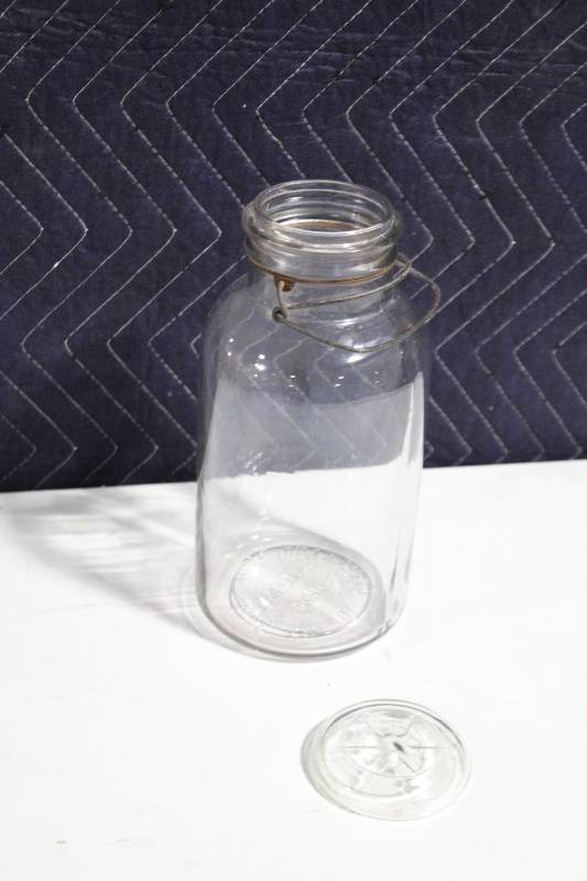 lot 208 image: Vintage Cleveland Fruit Jar with Lid