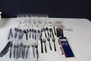 lot 7 image: Republic Airlines Vintage Collection - Silverware and Glassware Set - Republic Airlines System Timetable