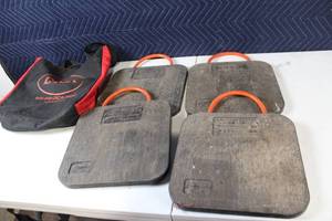 lot 8 image: Set of 4 Dica Outrigger Pads with Carry Bag
