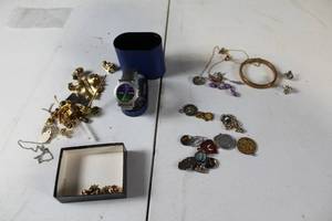 lot 21 image: Airbus Industrie Quartz Watch by Fotowatch, accompanied by assorted jewelry items
