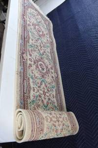 lot 31 image: Decorative Floral Patterned Area Rug, 2ft x 6.5ft