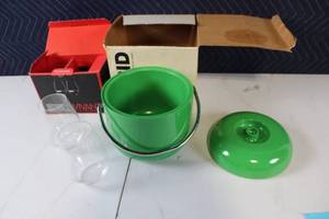 lot 41 image: Green Ice Bucket with Lid and Set of 2 VIVANT Stemless Glasses