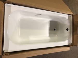 lot 10 image: Bootz Industries Maui 60 in. x 30 in. Soaking Bathtub with Right Drain in White Slight Damage Customer Returns See Pictures