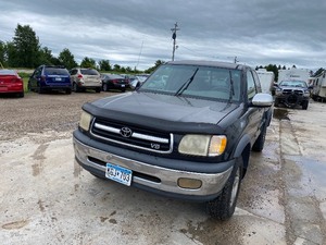 lot 15 image: 2001 Toyota Tundra