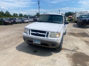 lot 17 image: 2001 Ford Explorer Sport Trac