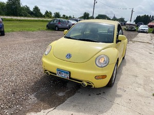 lot 16 image: 1999 Volkswagen Beetle