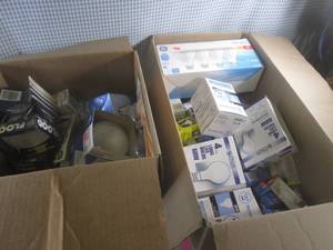 lot 31 image: (EW7) 2 Boxes of Assorted Light Bul...