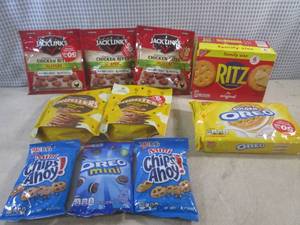lot 77 image: (C-1) Assorted Snacks - Jack Links ...