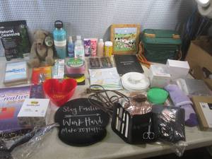 lot 170 image: (A-2) Lot of Misc This and That...