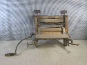 lot 180 image: (FS) Antique Anchor Brand Hand Cran...
