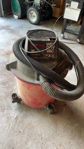 lot 1510 image: Used Craftsman 16-Gallon WetDry Vac with 2.5 Peak HP