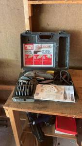 lot 1522 image: Porter-Cable Profile Sander Kit with Case and Accessories