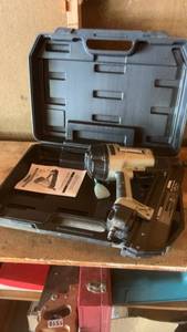 lot 1530 image: Surebonder Model 9773 Framing Nailer with Carrying Case