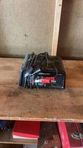 lot 1531 image: Schumacher SE-1275A Automatic Battery Charger