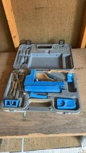 lot 1534 image: Kreg Pocket-Hole Jig Kit in Carrying Case