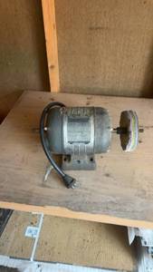 lot 1536 image: Used Baldor Bench Grinder