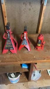 lot 1547 image: Set of 3 Heavy Duty Jacks Hydraulic and Jack Stands