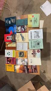 lot 1552 image: Collection of Gunsmithing and Reloading Manuals and Guides