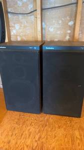 lot 1588 image: Pair of Technics Floor-standing Speakers