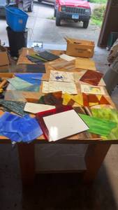 lot 1605 image: Large Collection of Stained Glass Sheets and Patterns