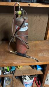 lot 1624 image: Used Acetylene Gas Cylinder with Torch