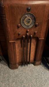 lot 1659 image: Antique Spartan Floor Model Radio