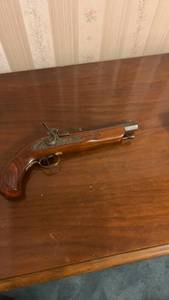 lot 1669 image: Vintage Black Powder Percussion Cap Pistol Replica