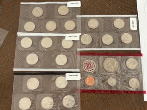 lot 28 image: U.S. Mint Sets