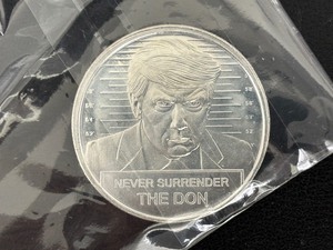 lot 44 image: 1 Ounce .999 Fine Silver Round Never Surrender Trump
