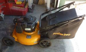 lot 11 image: 21 inch Poulan Pro 550EX push mower with bag